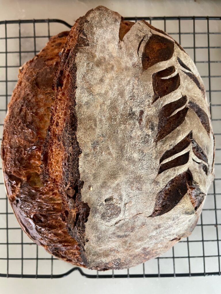 Desembrood met pecannoten en gembersiroop